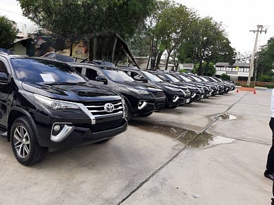 บริการรถเหมาคันใหญ่7ที่นั่ง SUV